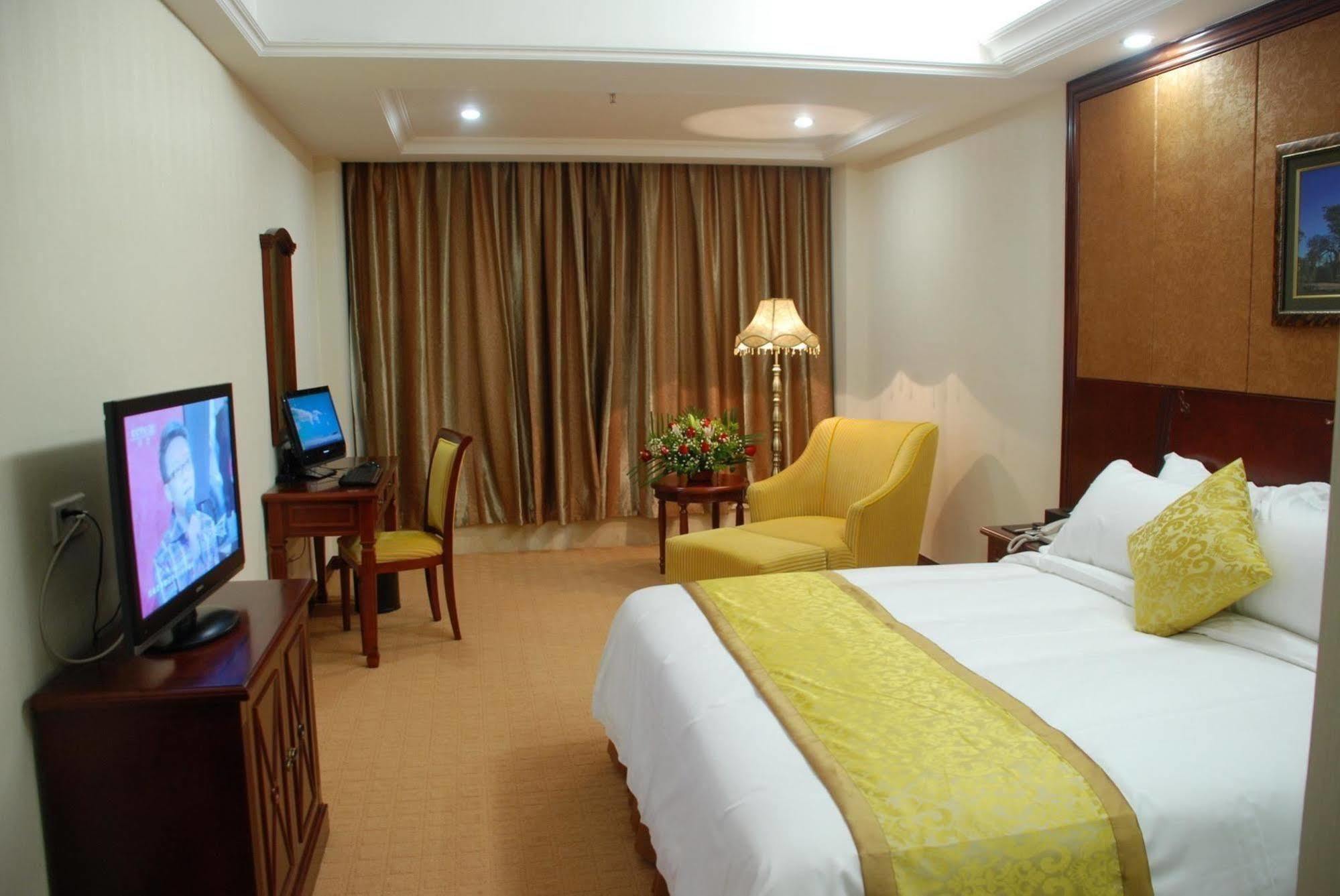 Vienna Hotel Shenzhen Pingdi Exterior photo